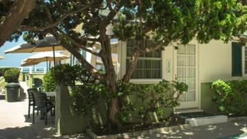 Standard Cottage, 1 Bedroom, Kitchen, Courtyard Area | Courtyard view