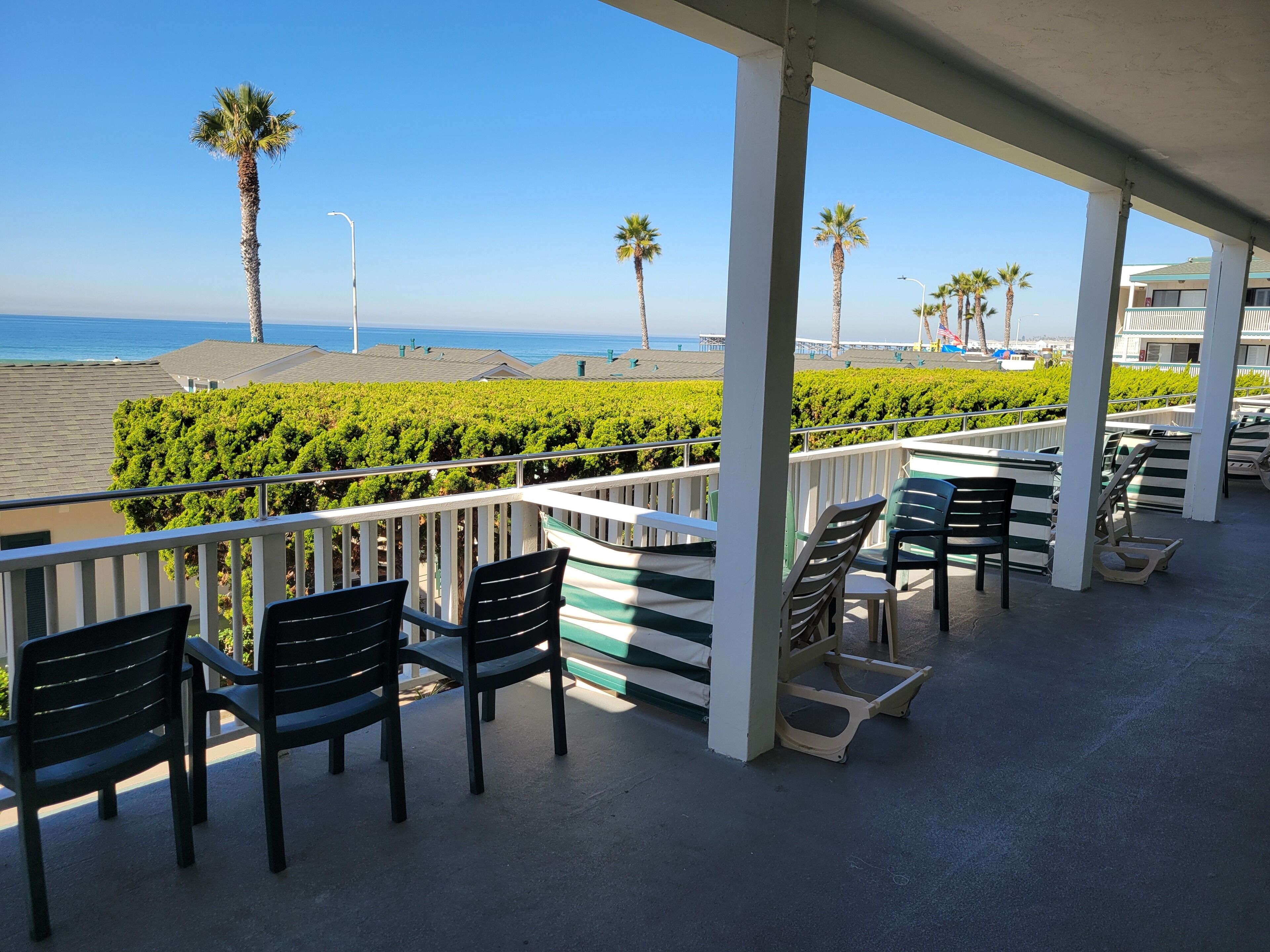 Departamento estándar, 2 habitaciones, Terraza, vista parcial al océano | Tabla de planchar con plancha, wifi gratis y ropa de cama 