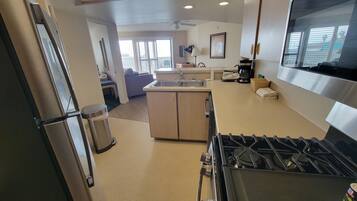 Standard Suite, 2 Bedrooms, 2 Bathrooms, Beach View | Iron/ironing board, free WiFi, bed sheets
