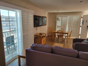 Televisión de pantalla plana de 32 pulgadas con canales por cable 