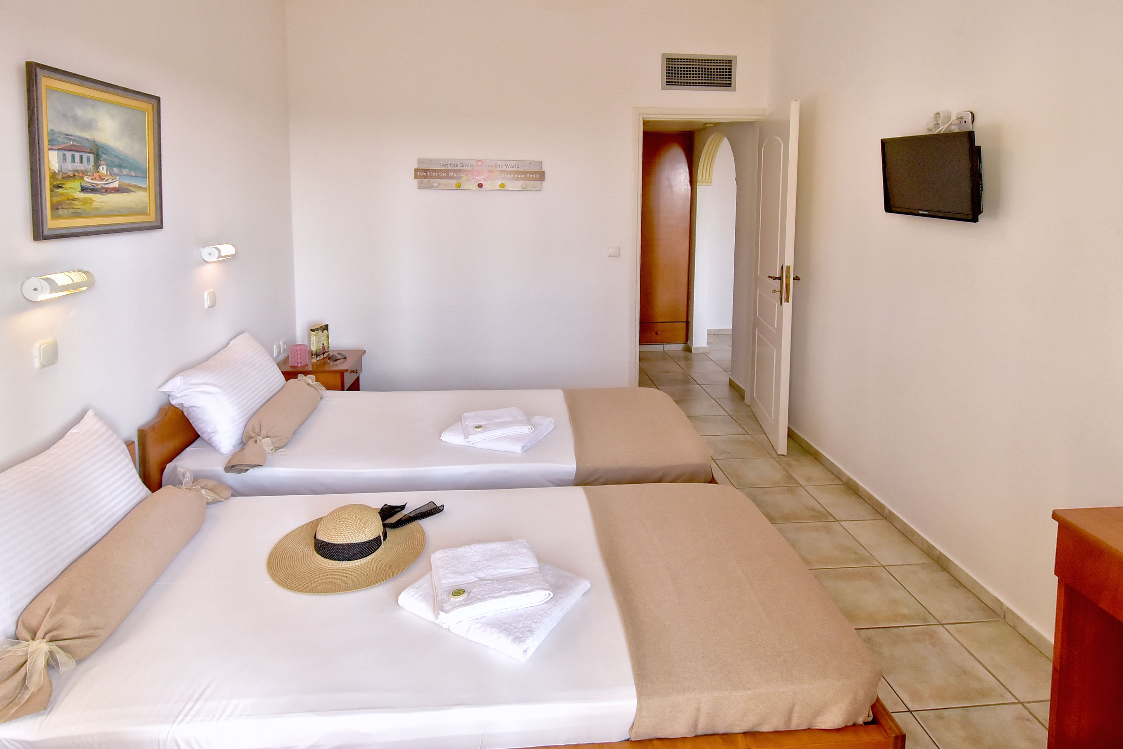 Photo - Aspri Petra Apartments