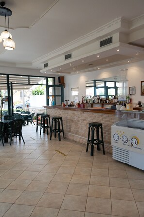 Snack bar
