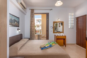 Studio ((2) Air condition Fee)