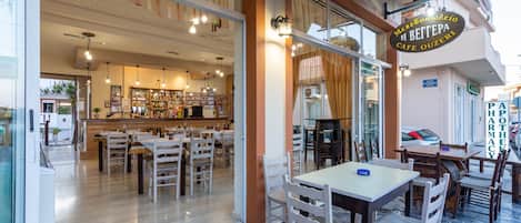 Engelsk frukost varje dag (EUR 12 per person)