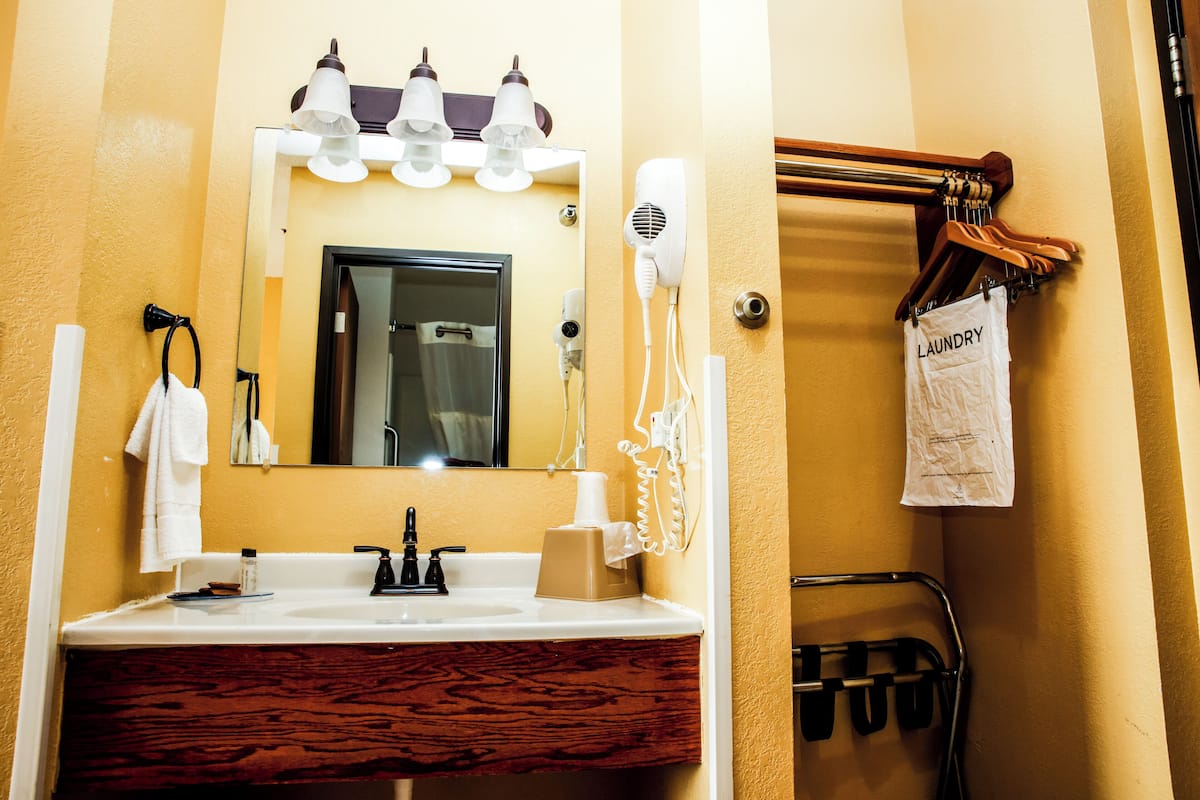 1 bedroom, blackout curtains, rollaway beds, free wifi