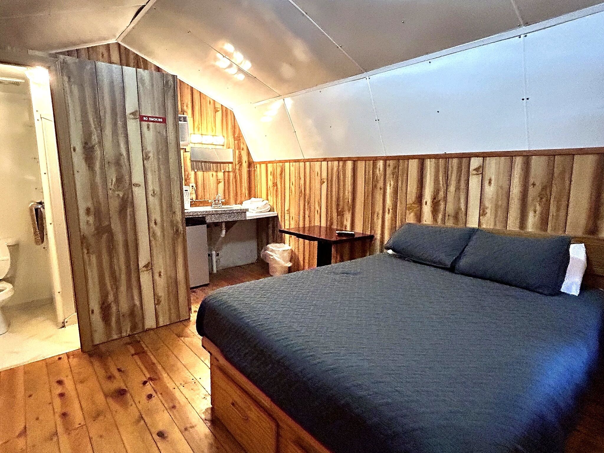 Cabin, 1 Queen Bed (Bathroom) | Bed sheets