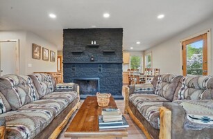 Exclusive Cabin, 2 Bedrooms, Mountain View | Bed sheets