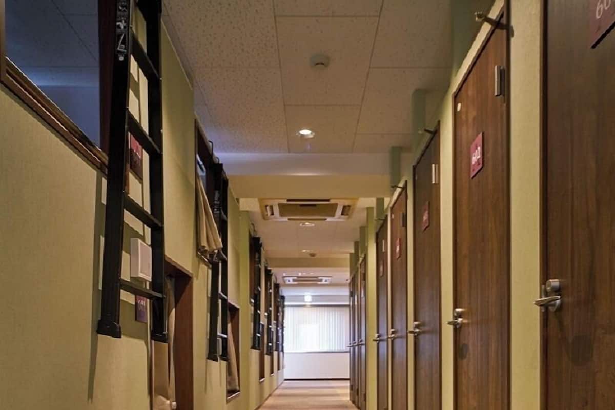 Sovsal - endast kvinnor (1 Capsule Room) | Strykjärn/strykbräda, gratis wi-fi och sängkläder