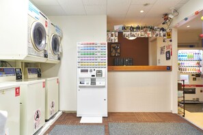 Reception - 1 Night 1980 Hostel Tokyo (Tokyo)