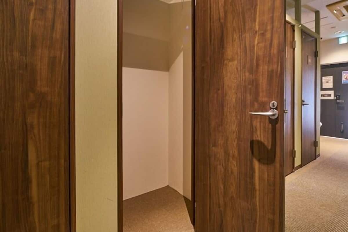 宿舍, 女士专用房 (1 Capsule Room) | 熨斗/熨衣板、免费 WiFi、床单