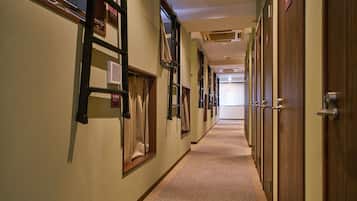 Shared Dormitory, Women only (1 Capsule Room) | Koridor