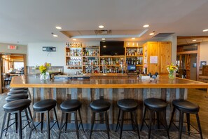 Bar (on property) - Grand Superior Lodge (Two Harbors)