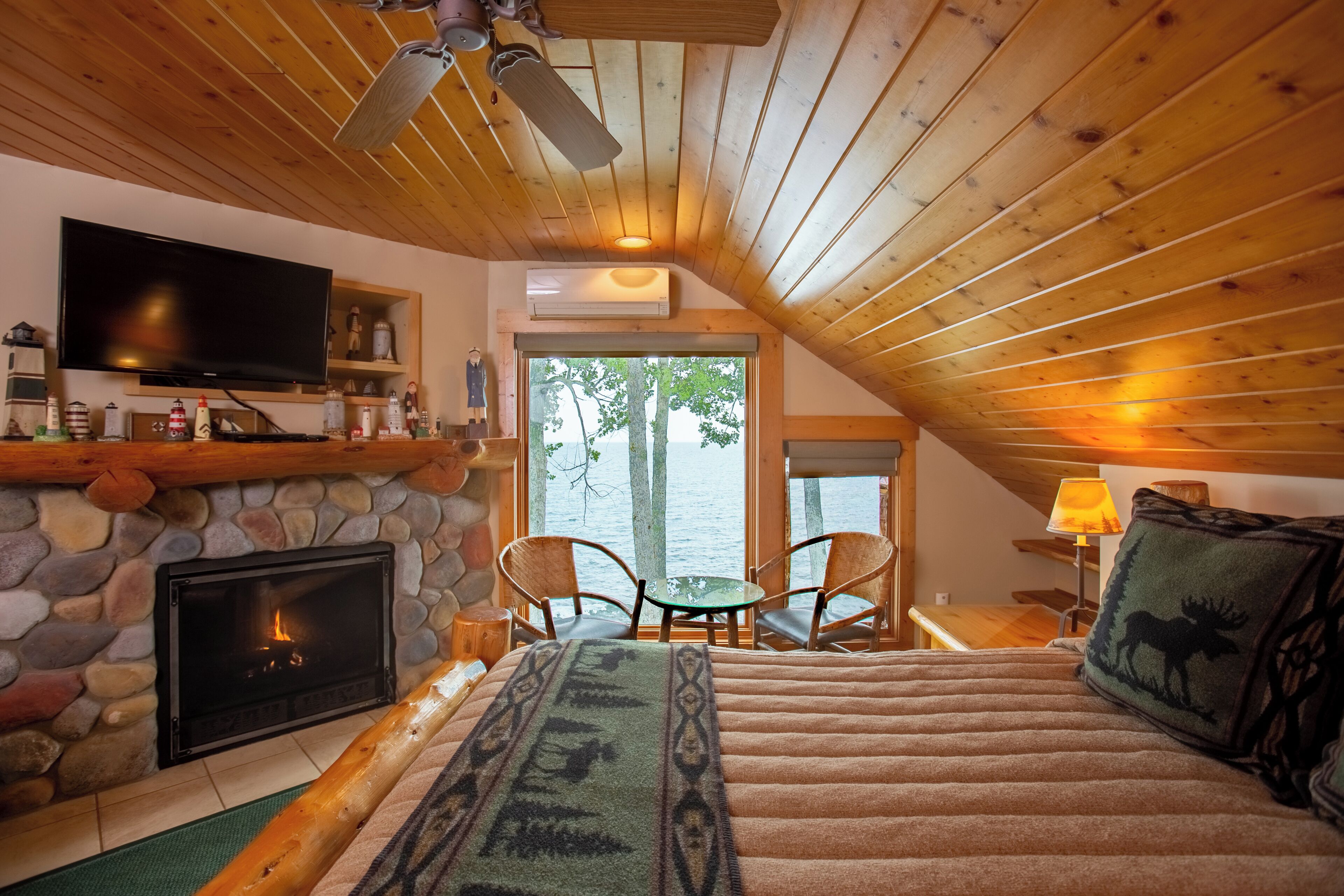 Log Home Lakeside Suite | Strykjärn/strykbräda, wi-fi och sängkläder