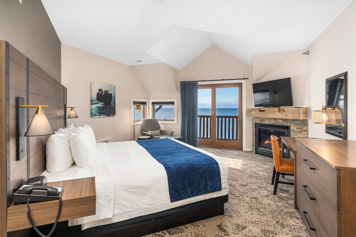 Main Lodge Lakeview Suite | 다리미/다리미판, WiFi, 침대 시트
