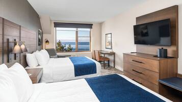 Main Lodge Lakeview | Espacio para trabajar con laptop, tabla de planchar con plancha y cunas