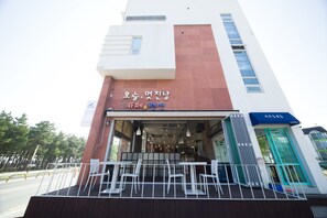 Mặt tiền nơi lưu trú