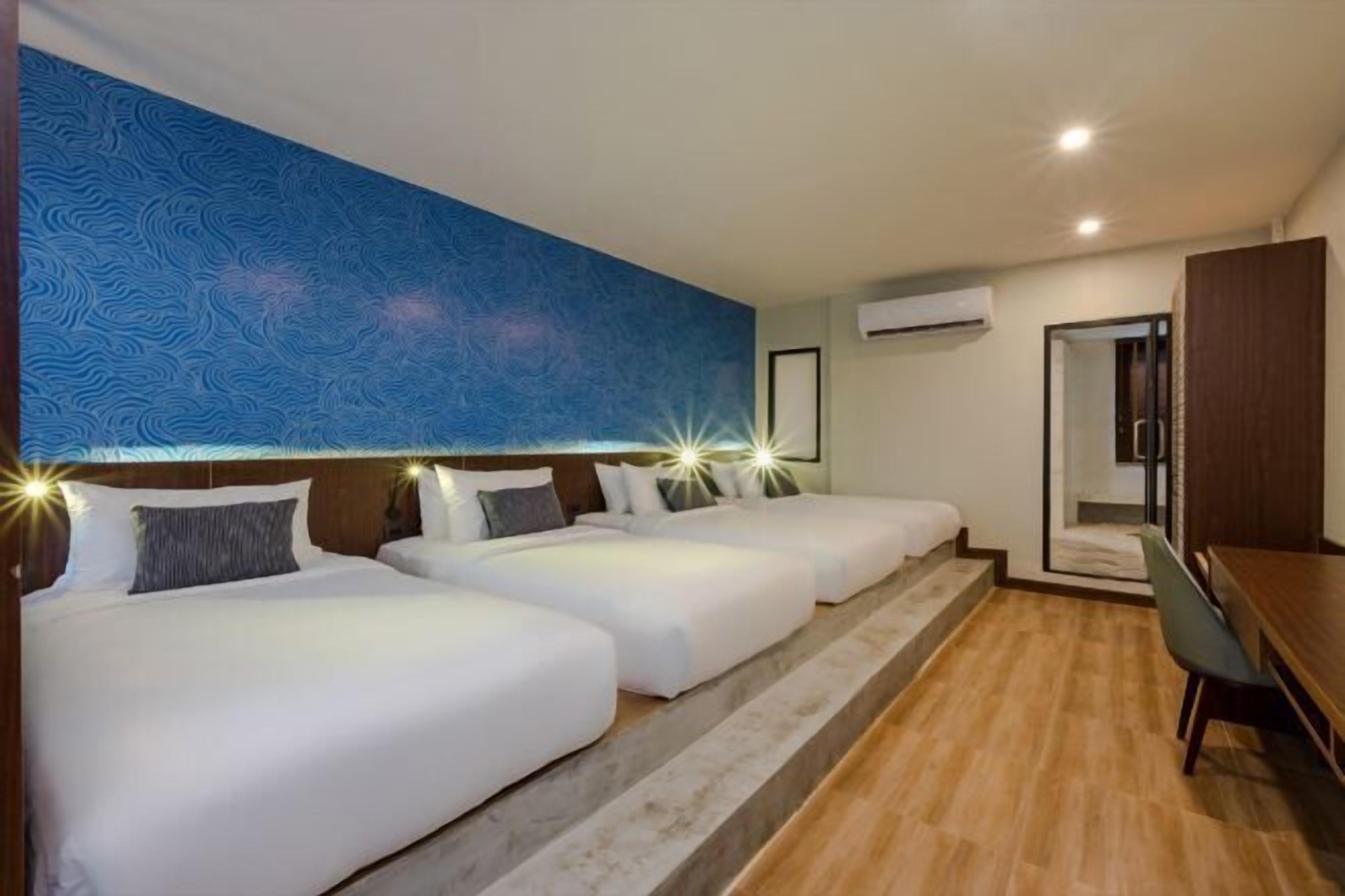 ミニバー、セーフティボックス (室内)、デスク、WiFi (無料)