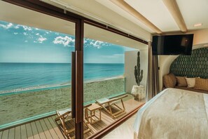 Beachfront Paradise Suite | Terrace/patio