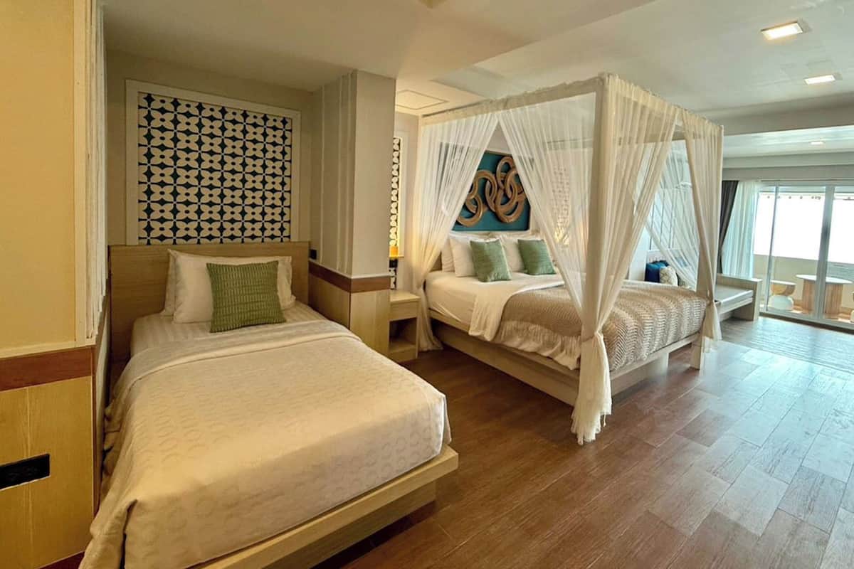 Triple Seaview Room With Balcony | Minibar, coffres-forts dans les chambres, bureau, Wi-Fi gratuit