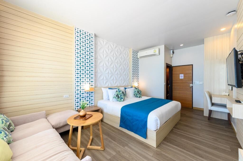 Minibar, in-room safe, desk, free WiFi