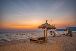 Private beach, sun loungers - Maldives Beach Resort (Tha Mai)