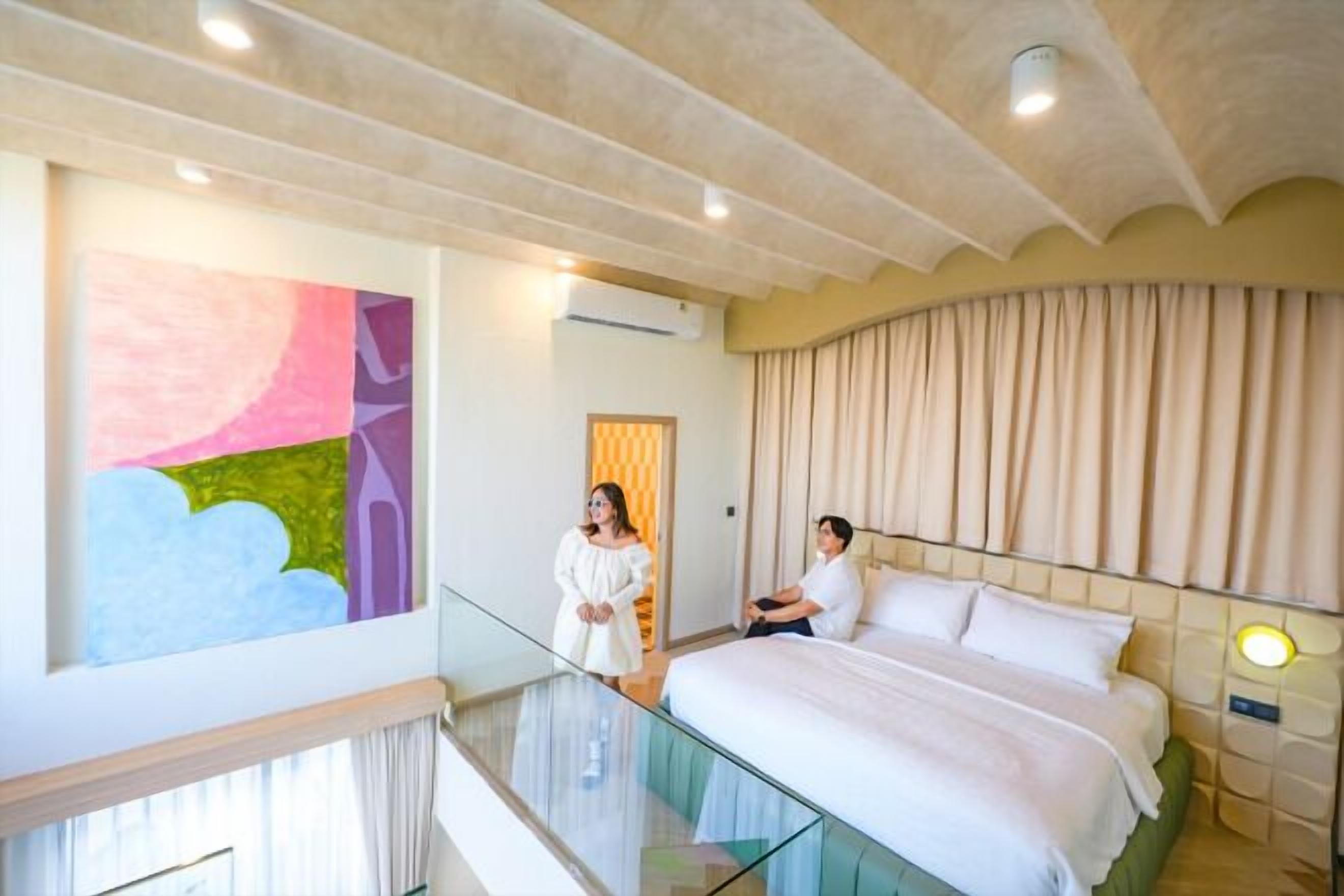 ミニバー、セーフティボックス (室内)、デスク、WiFi (無料)