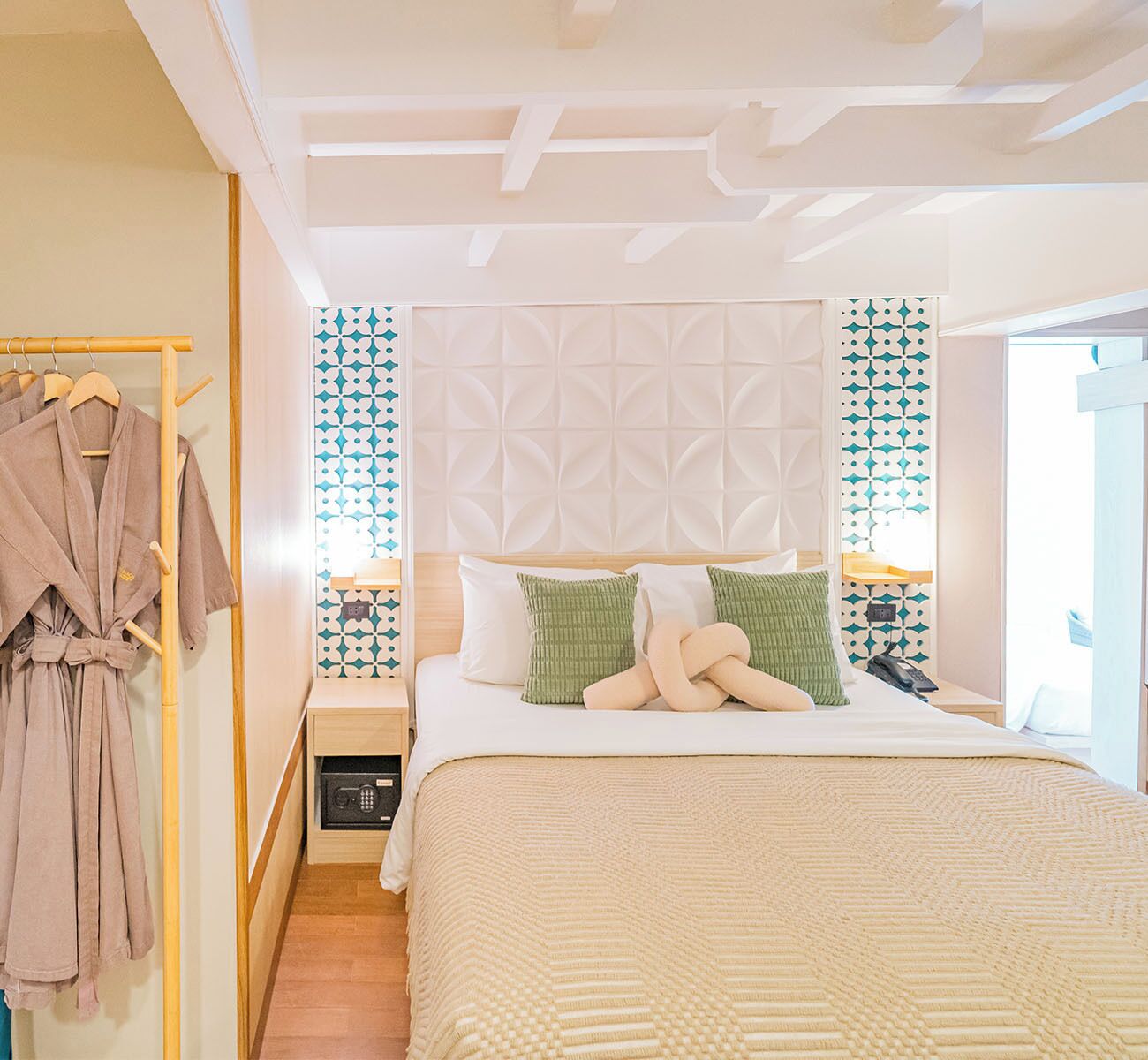 Family Seaview Room | Minibar, coffres-forts dans les chambres, bureau, Wi-Fi gratuit