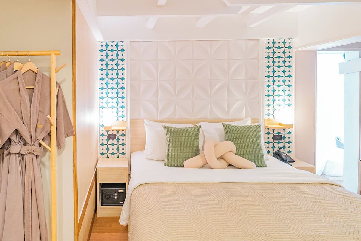 Family Seaview Room | Minibar, coffres-forts dans les chambres, bureau, Wi-Fi gratuit