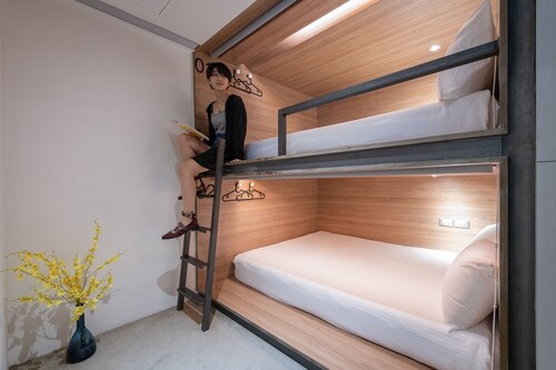 Bouti City Capsule Inn - Hostel