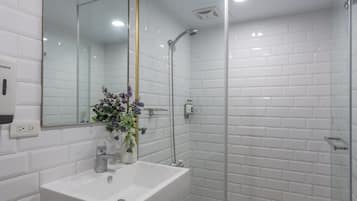 Shower, hair dryer, towels