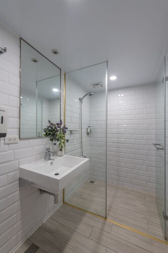 Bouti City Capsule Inn - Hostel