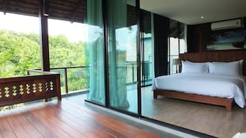 Minibar, in-room safe, desk, free WiFi