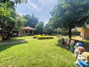 Vista frontal de la propiedad