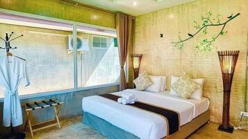 Free WiFi, bed sheets