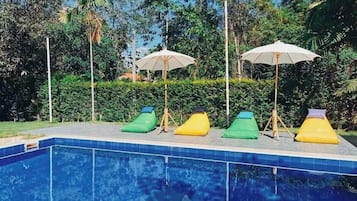 32-inch LCD TV with digital channels, TV