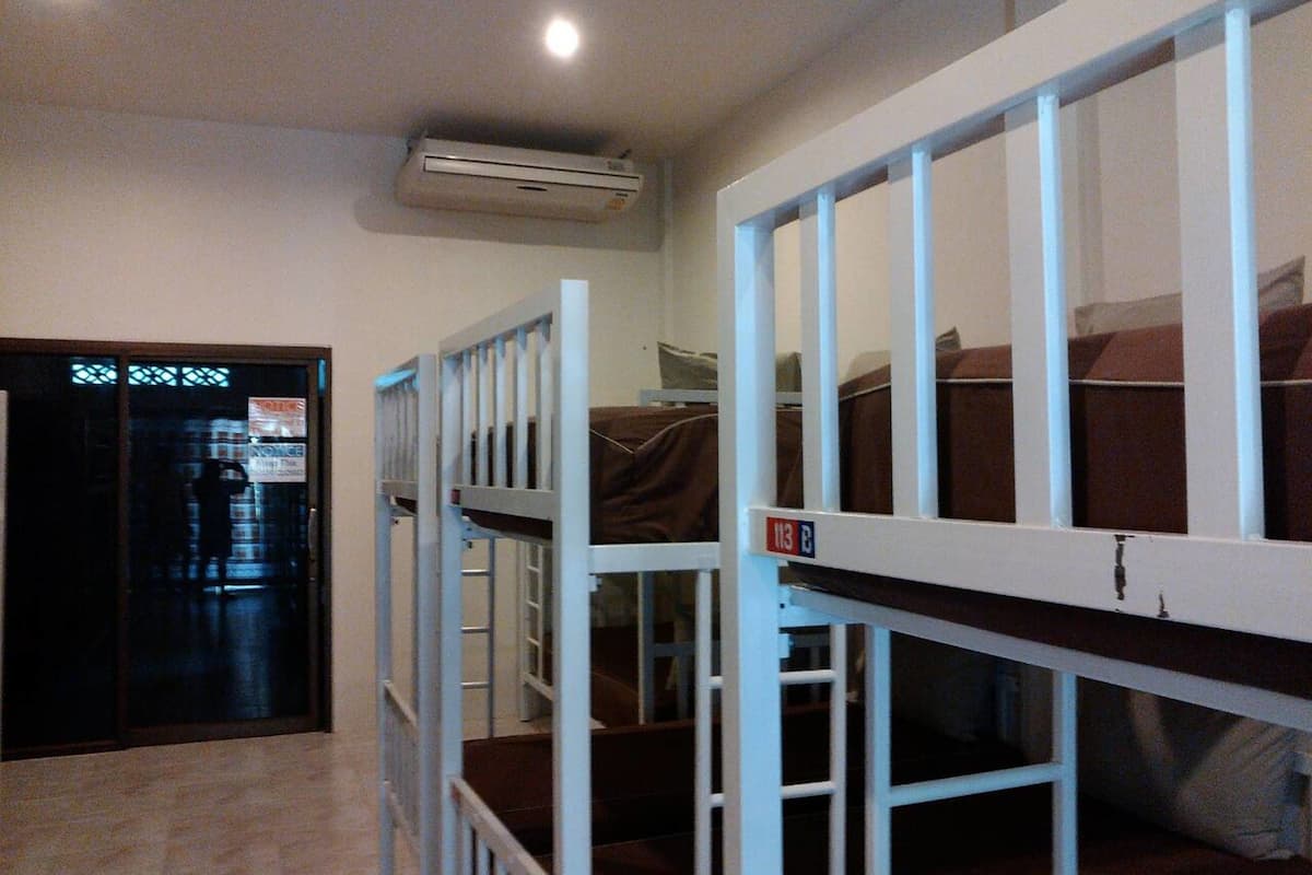 Mixed Dorm 8 Beds