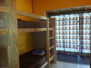 Mixed Dorm 8 Beds | Bathroom | Shower, free toiletries - Relax Corner Inn - Hostel (Ko Pha-ngan)
