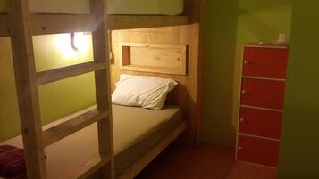 Mixed Dorm 4 Beds | Free WiFi