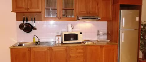 Suite estudio | Cocina privada | Refrigerador, microondas, cafetera y tetera y tetera eléctrica