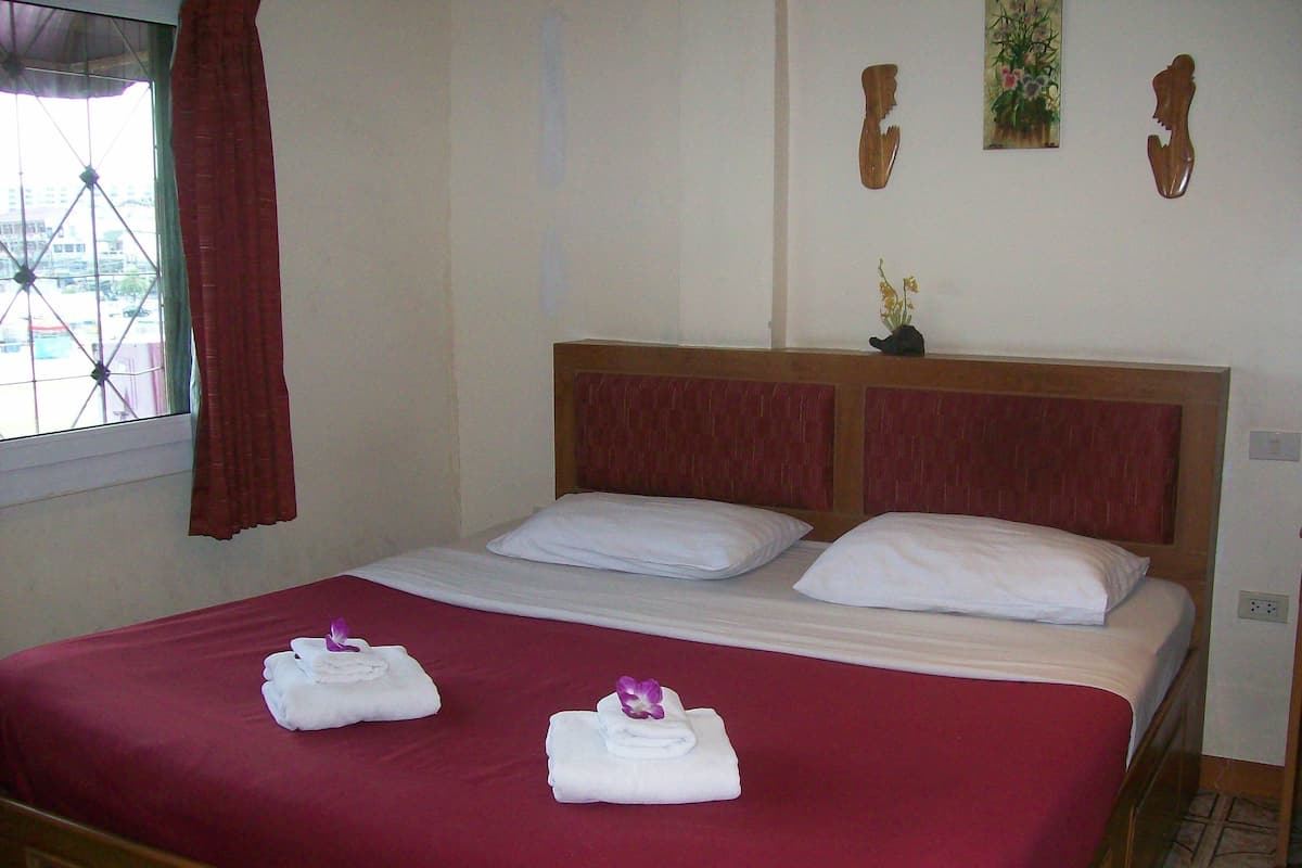 Minibar, in-room safe, desk, blackout curtains