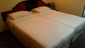 Minibar, két bảo mật tại phòng, bàn, bàn ủi/dụng cụ ủi quần áo