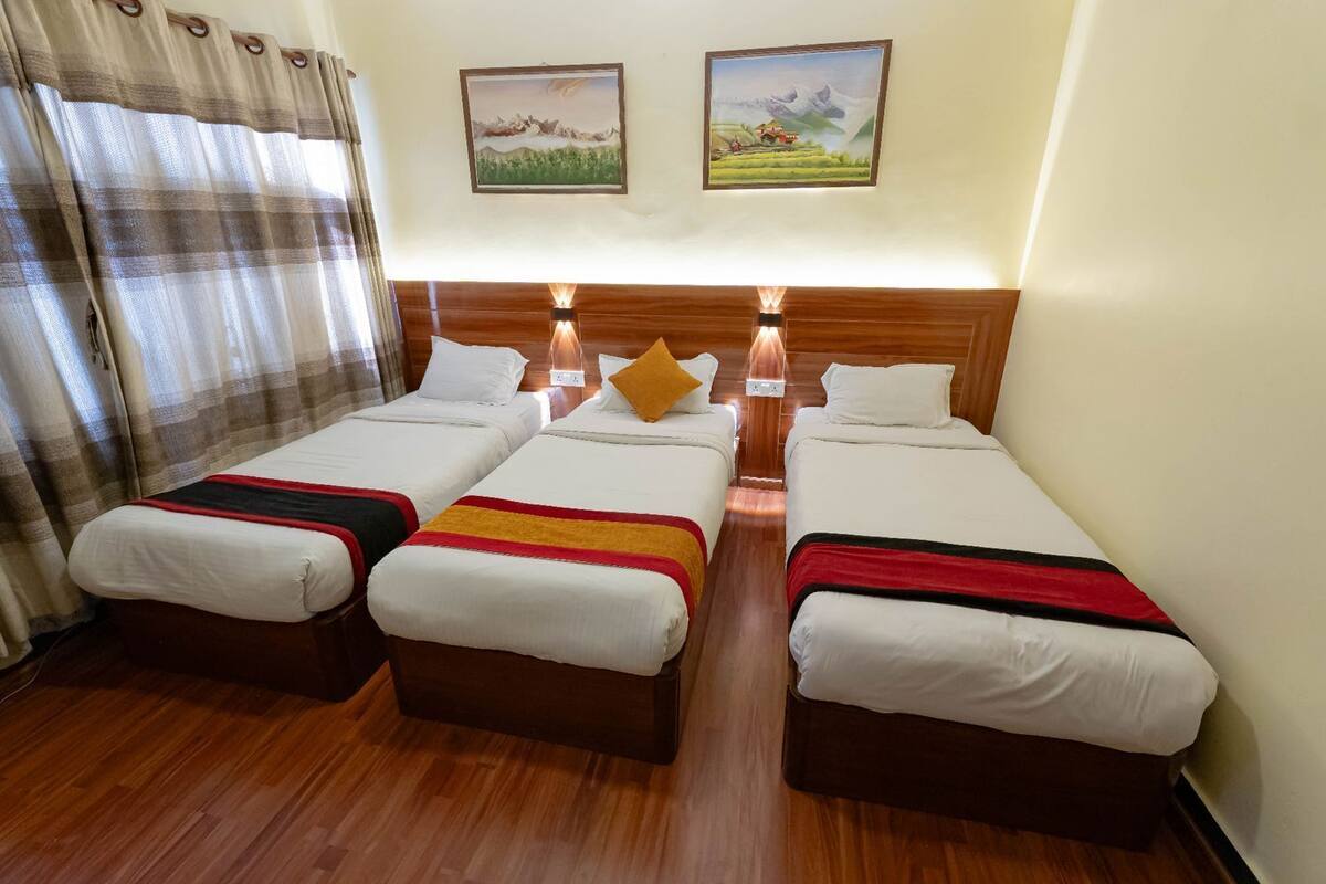 Deluxe Triple Room | Down duvets, Select Comfort beds, desk, laptop workspace