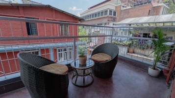 Executive Room, 1 King Bed, Balcony | Terrace/patio
