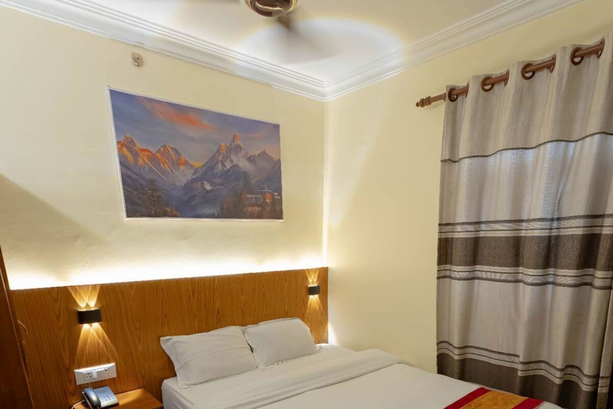 Standard Double Room, 1 Double Bed, Garden View | Down duvets, Select Comfort beds, desk, laptop workspace