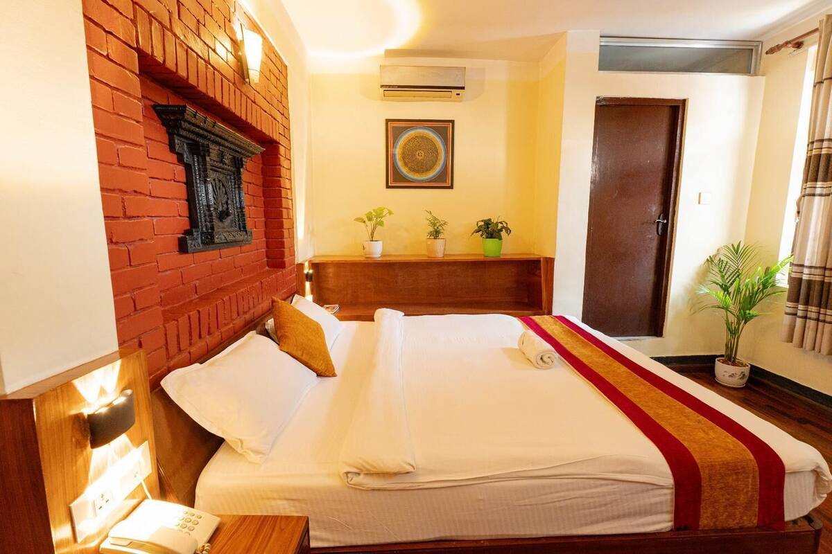 Executive Room, 1 King Bed, Balcony | Down duvets, Select Comfort beds, desk, laptop workspace