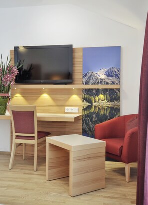 Desk, soundproofing, free WiFi, bed sheets - Hotel Sonnschupfer (Schladming)
