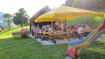 Se sirven desayunos y cenas, cocina regional