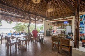 Breakfast, lunch, dinner served; Thai cuisine, beach views