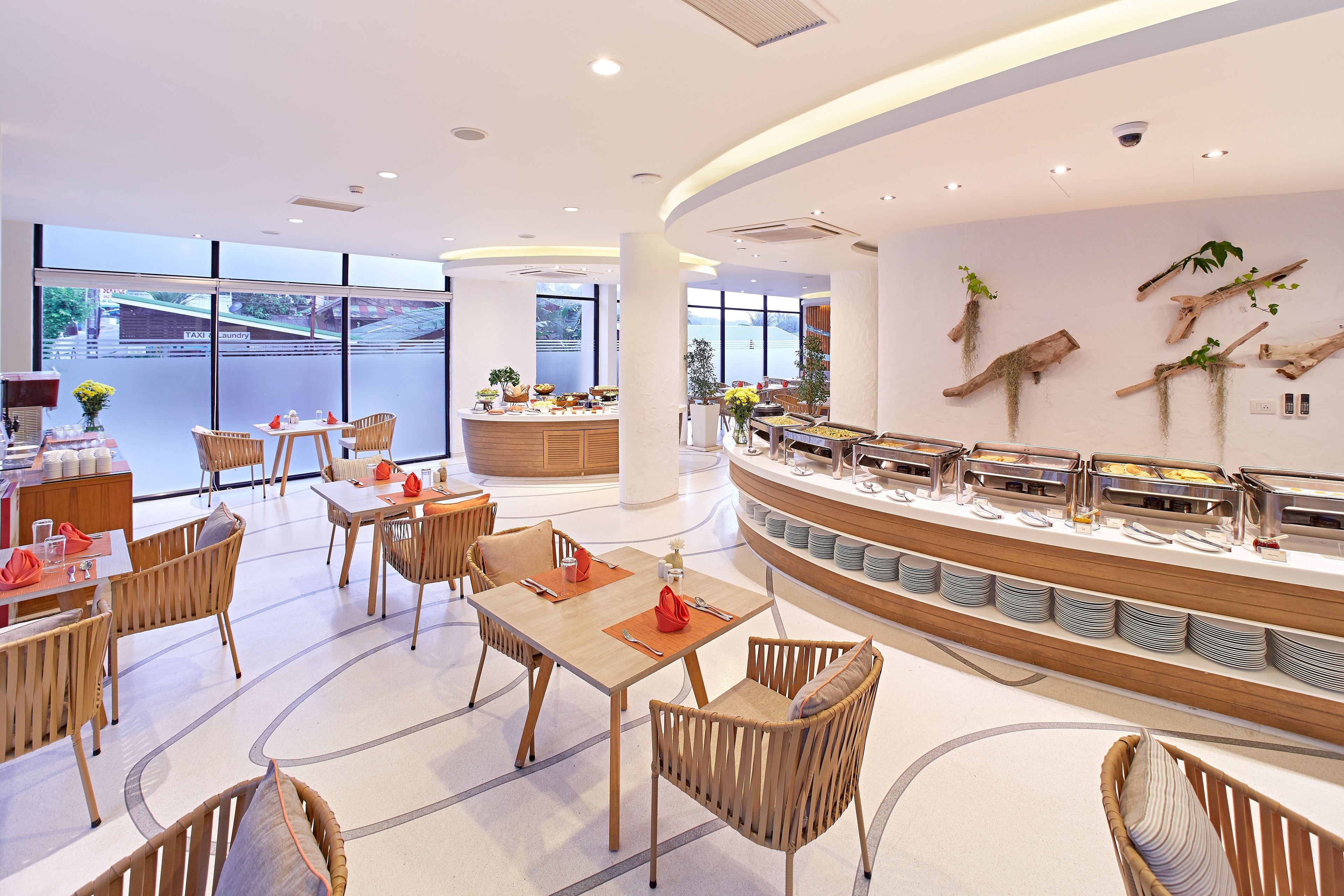 daily cooked-to-order breakfast (thb 350 per person)