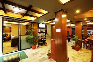 Reception hall - Hotel Bubo Himalaya (Kathmandu)